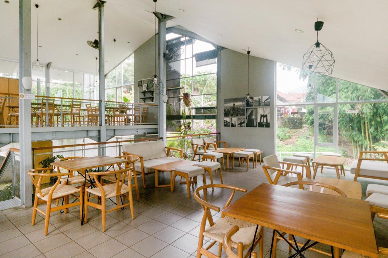 Oyo Life 3204 Beverly Park Bandung Eksteriør billede